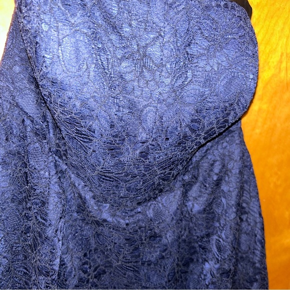 David’s bridal navy marine short strapless contrast corded lace dress size 16 - Picture 5 of 6